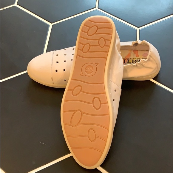 Women’s Born Shoes - Picture 3 of 3